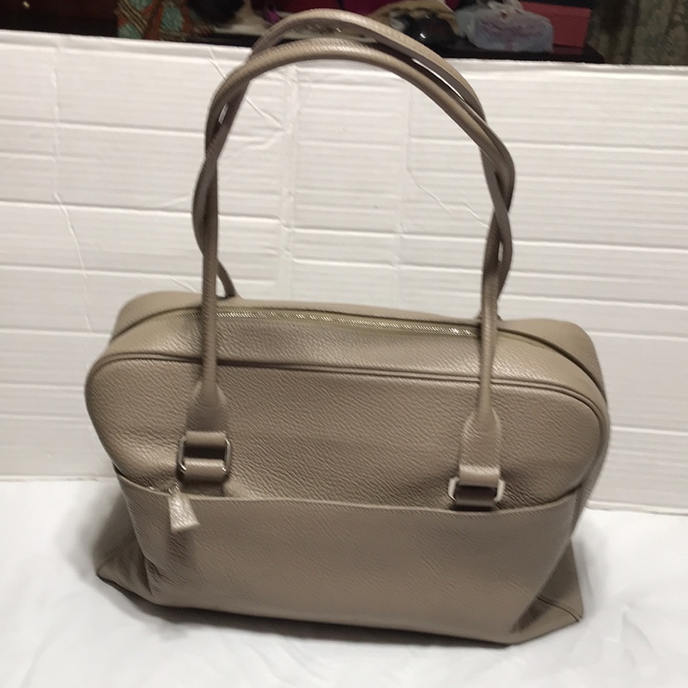Pebble leather weekender with top zipper. EUC